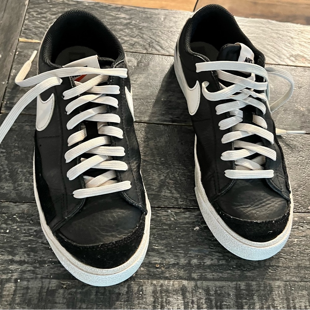 Nike sneakers. Still a ton on life left in them! Your 6.5.